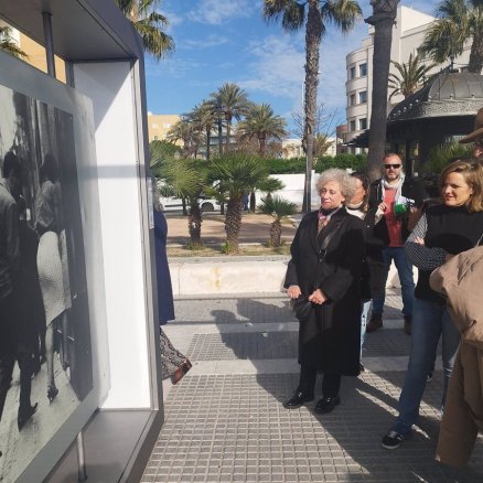 Una exposición al aire libre reúne en Cádiz imágenes de medio centenar de fotógrafos sobre los últimos 80 años en España |Europa press