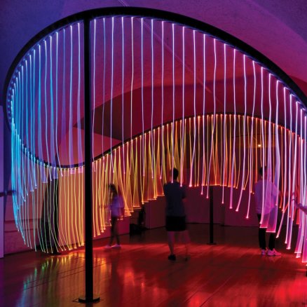España y Perú se unen en la Bienal de Diseño de Londres con un homenaje al cajón flamenco | Infobae